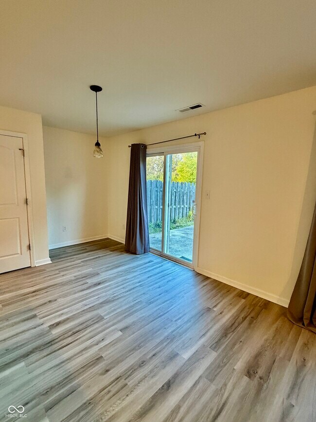 Building Photo - 7952 Bombay Ln