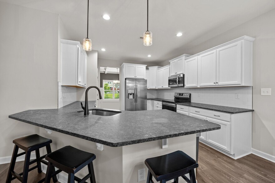 Building Photo - 1165 Camellia Dr