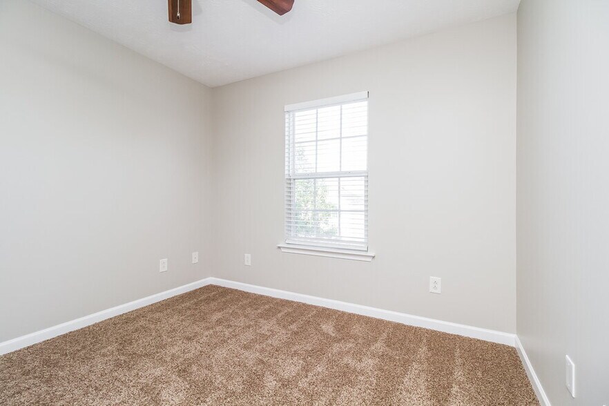 Building Photo - 129 Berele Shepsele Ln