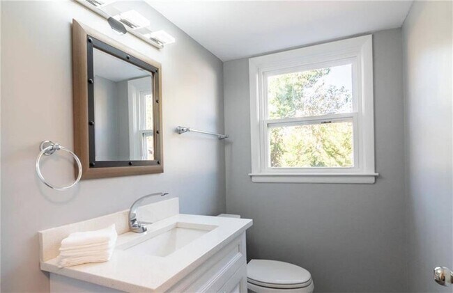 Building Photo - 3022 Trafalgar Way