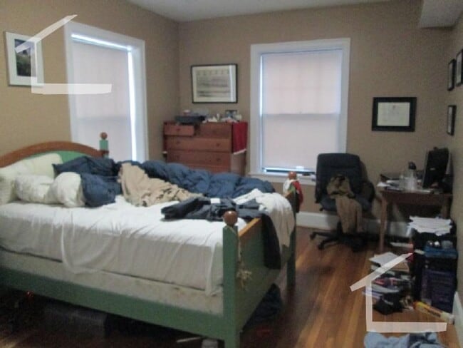 Building Photo - HUge 4 bed in Brookline