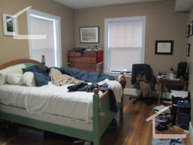 Building Photo - Modern 4 bed unit with great location in Brookline for 9/1/2026