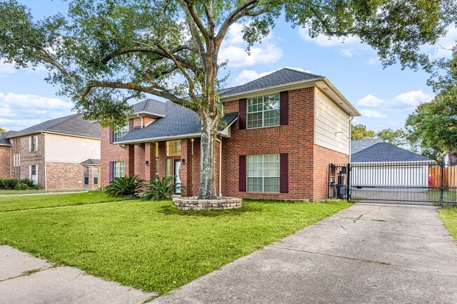 Building Photo - 18311 Oak Hampton Dr