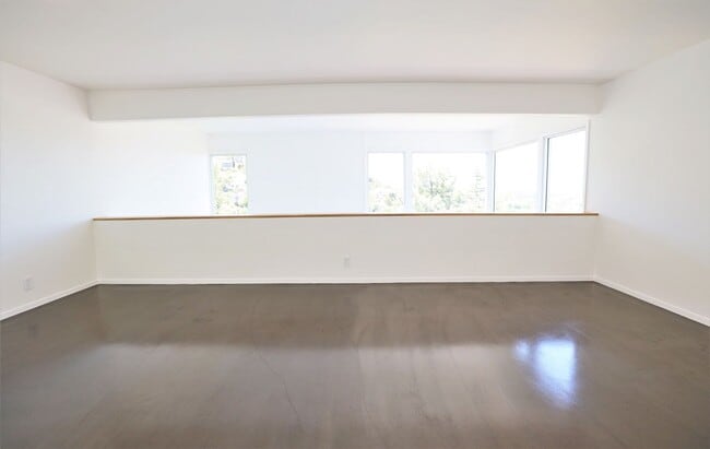 Building Photo - Stunning Mid-Century Modern 3 Bed/ 2 Bath ...
