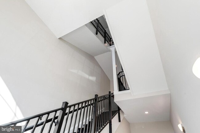 Building Photo - 944 Halifax Pl