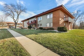 Building Photo - 1143 W Carriage Dr