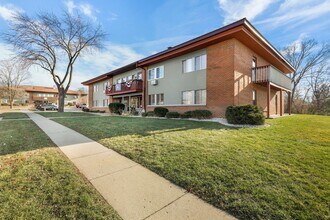Building Photo - 1161 W Carriage Dr