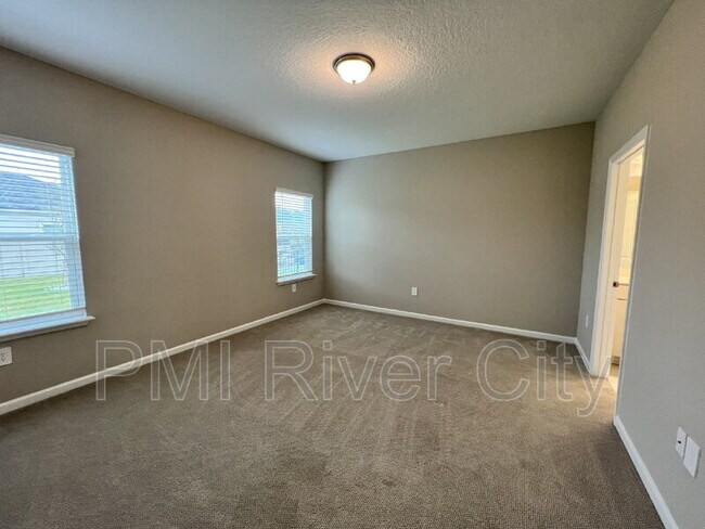 Building Photo - 125 Farmfield Dr