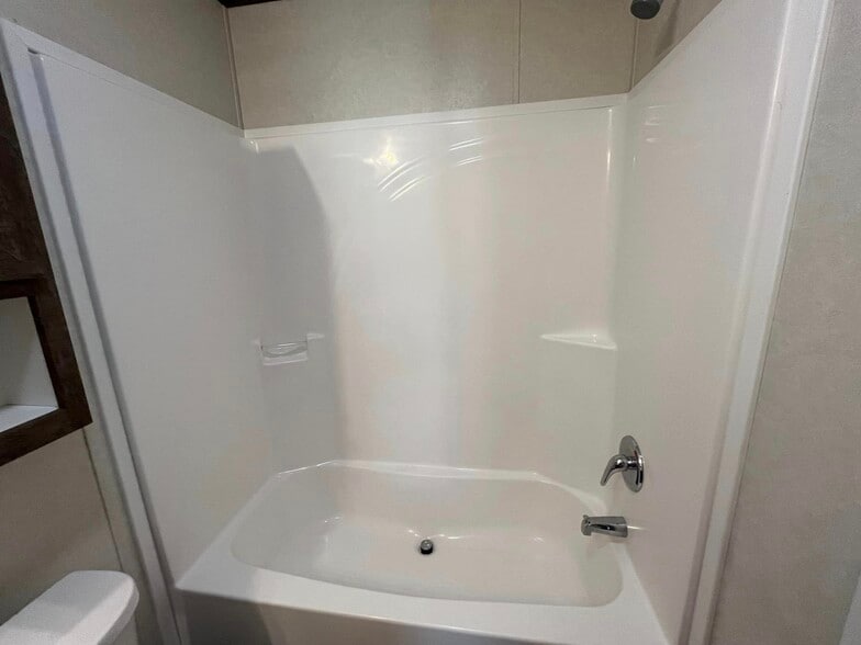 Building Photo - 1319 W Plum St