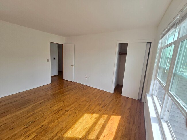 Building Photo - Updates abound at this SPACIOUS, half duplex with 3+ off-street parking spots, 3-bedrooms and 2 f...