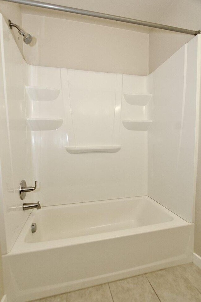 Building Photo - Immaculate Townhouse w/2 Car-Garage