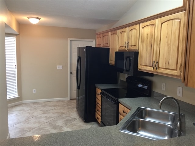 Building Photo - 2454 Ambrosia Dr