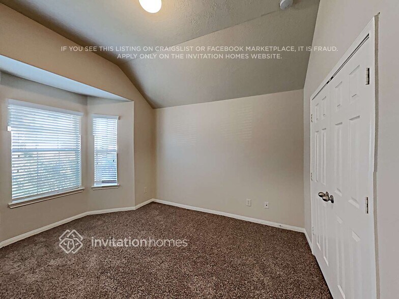Building Photo - 30 Mira Loma Dr