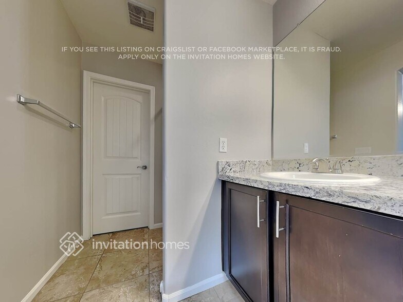 Building Photo - 1403 S Moccasin Trail