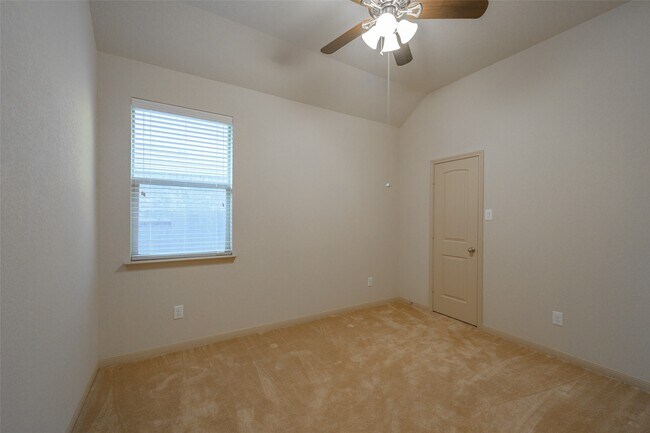 Building Photo - 12805 Shady Springs Dr