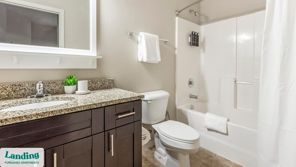 Building Photo - 4050 W Pine Blvd