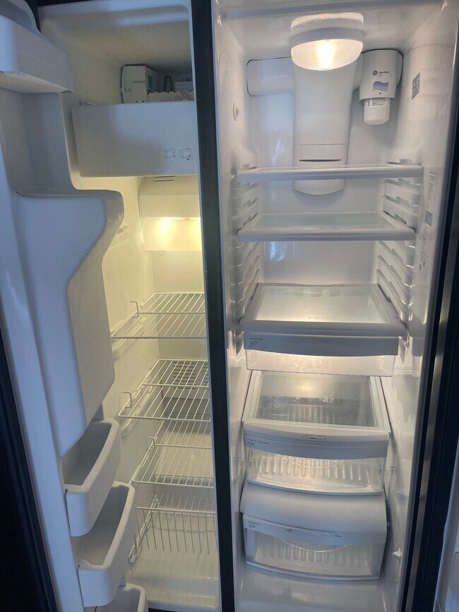 REFRIGERATOR - 3139 Layla st