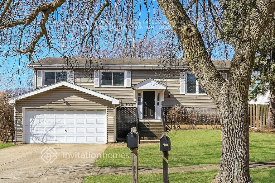Primary Photo - 233 Whitewater Dr