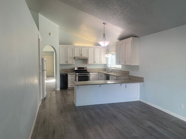 Building Photo - Beautifully Maintained Fairfield Home is A...