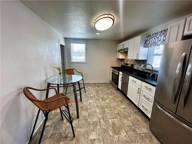 Building Photo - 710 Locust St