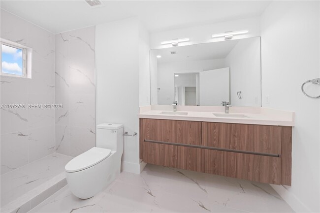 Building Photo - 32 NW 14th Ave