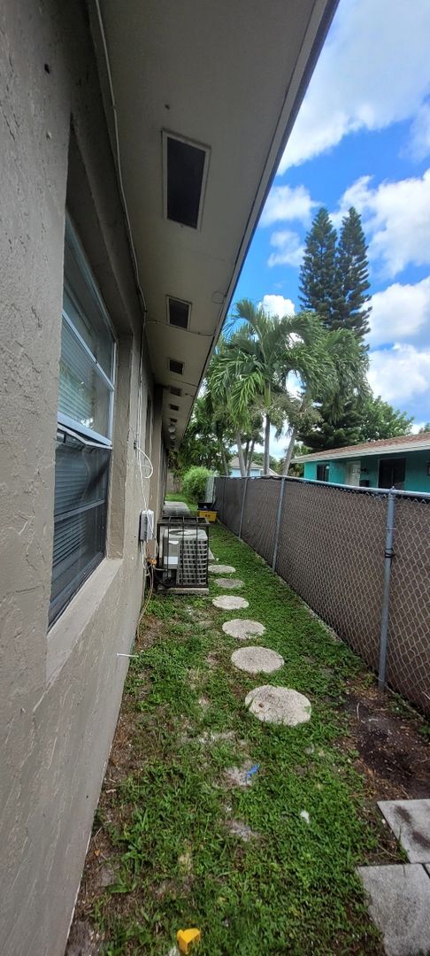 Building Photo - Allancar 164