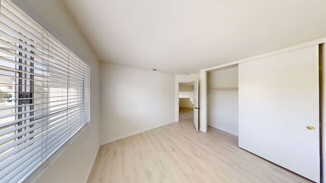 Building Photo - 34907 Summerwood Dr