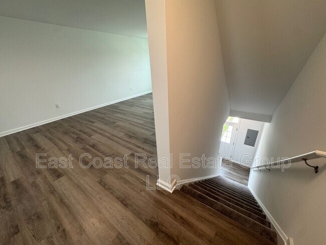 Building Photo - 56 Snowdrop Ct