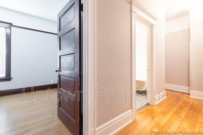 Building Photo - 616 NW 22nd Ave