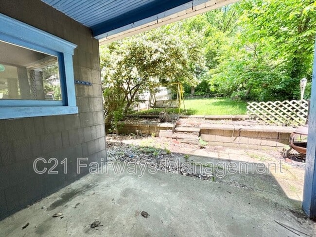 Building Photo - 738 10th St