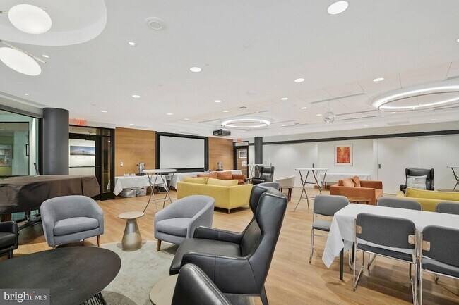 Building Photo - 5904 Mt Eagle Dr