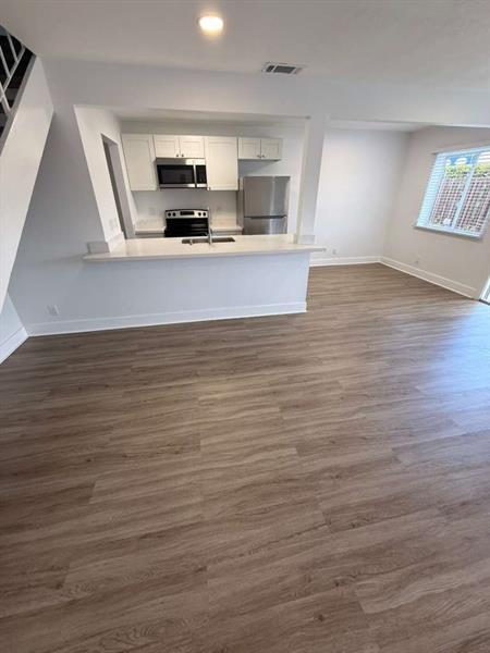 Building Photo - 900 E Tiffany Dr