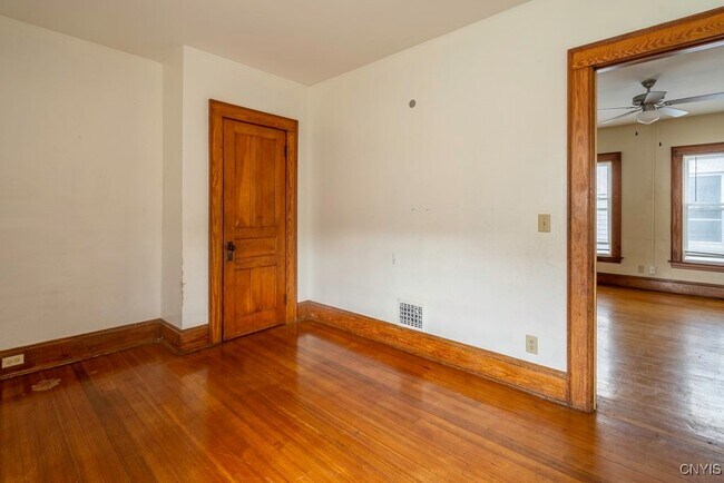 Building Photo - 244 Lincoln Ave