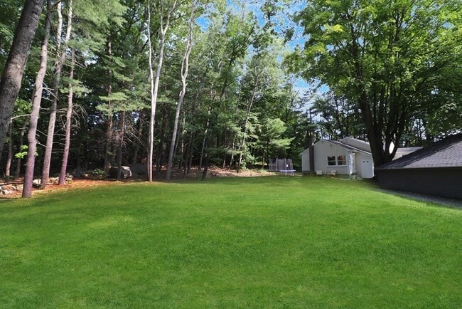 Building Photo - 113 Central St