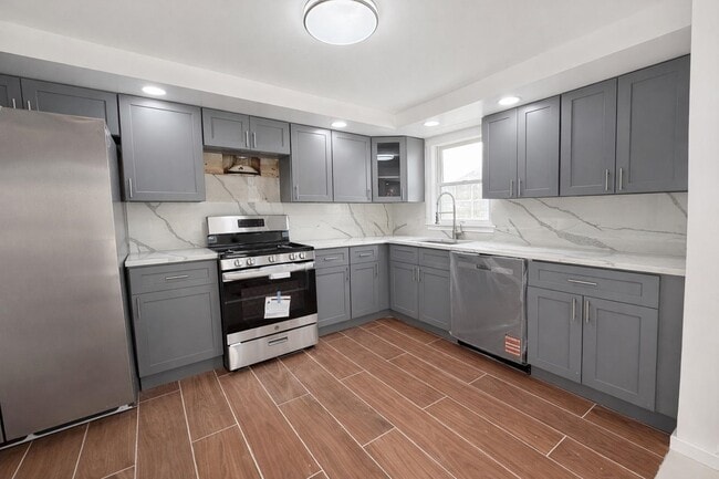 Building Photo - 87 Merseles St