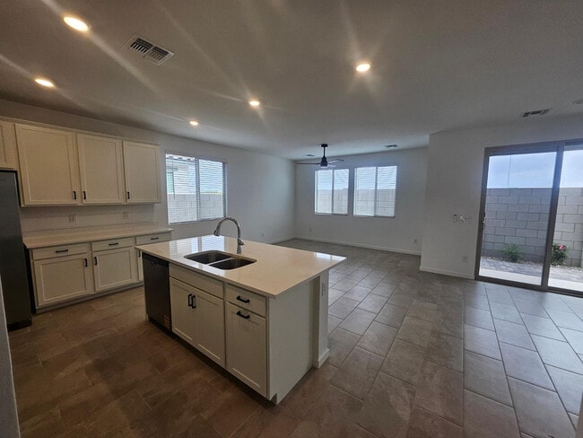 Building Photo - 548 Fremont Pass