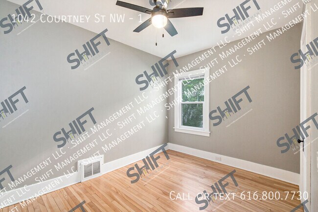 Building Photo - 1042 Courtney St NW