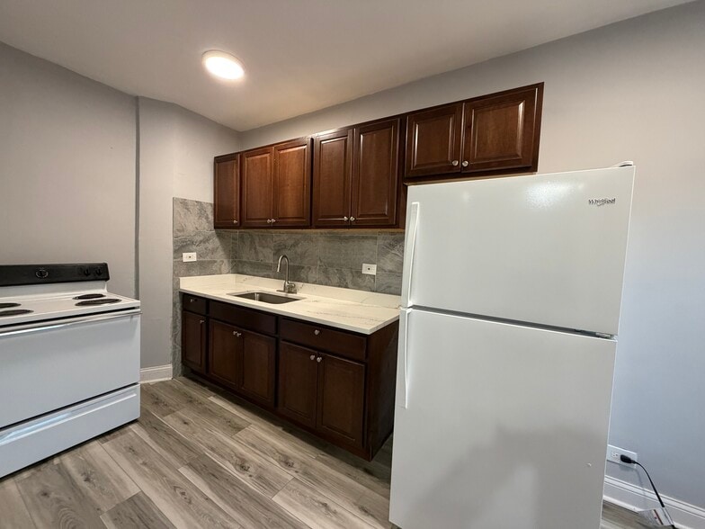 Building Photo - 6950 N Ashland Blvd