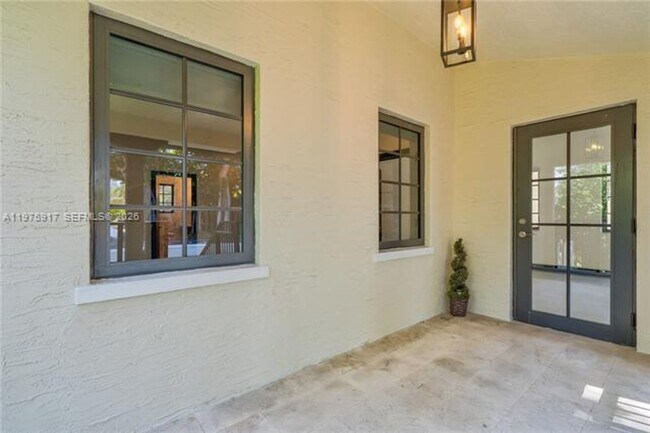 Building Photo - 519 Alhambra Cir