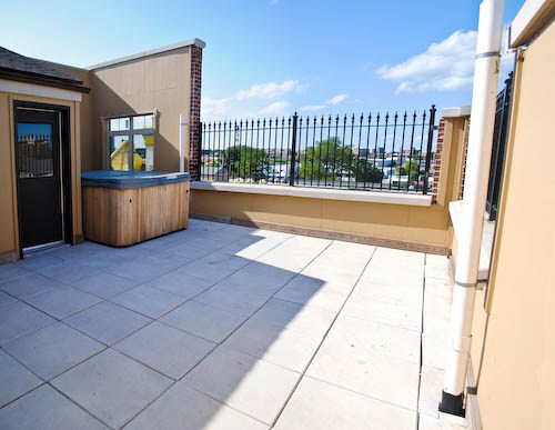 Building Photo - 25 E John St