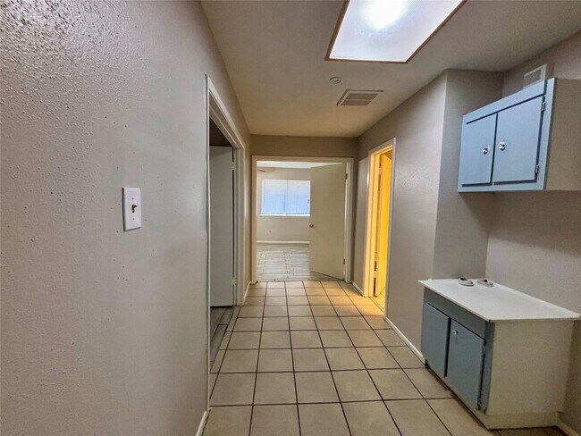 Building Photo - 4426 Hirschfield Rd