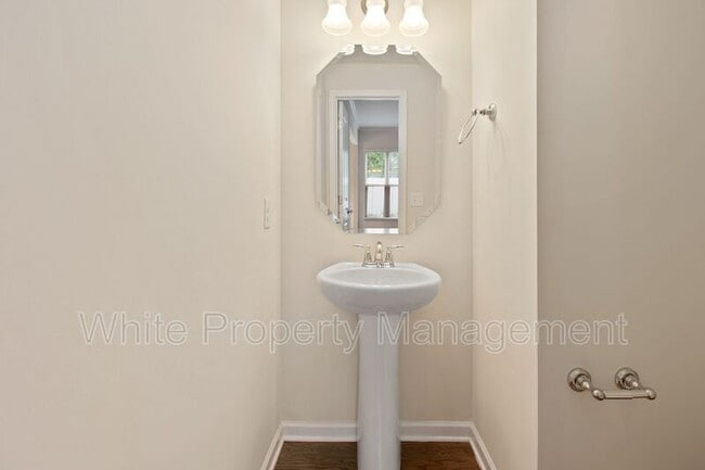 Building Photo - 15648 Canmore St