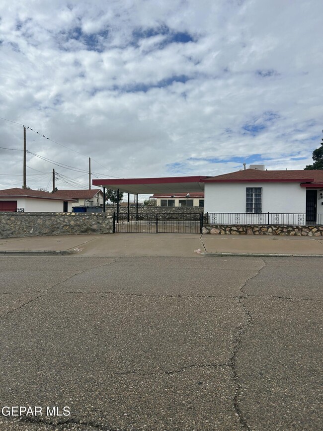 Building Photo - 1205 Hardaway St