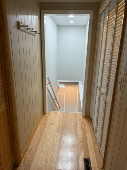 Building Photo - 1059 Crown Point Dr