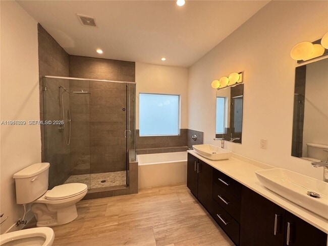 Building Photo - 2933 SW 27th Terrace