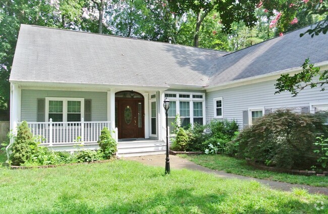 Building Photo - 2036 Hen House Dr