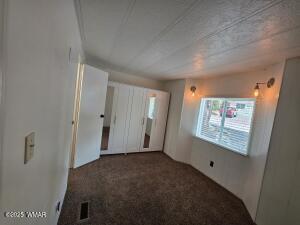 Building Photo - 2800 S White Mountain Rd