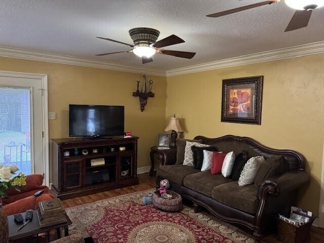 Building Photo - 245 N Clover St