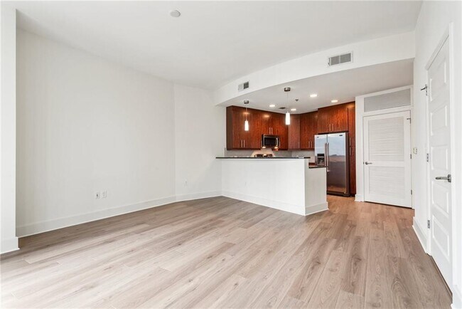 Building Photo - 1080 Peachtree St NE