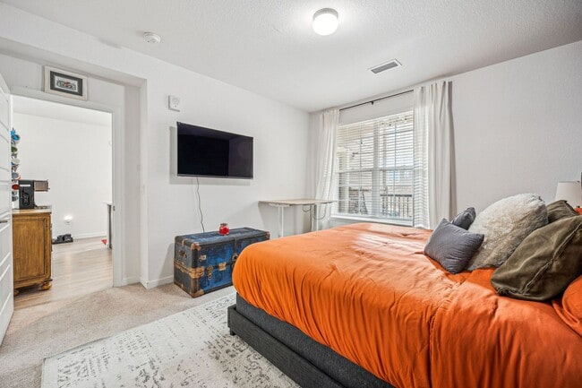 Building Photo - Spacious and Bright Modern 3-Bedroom Condo in Parker!